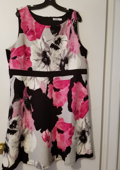 SIZE 18 DRESS - Picture 2 of 8